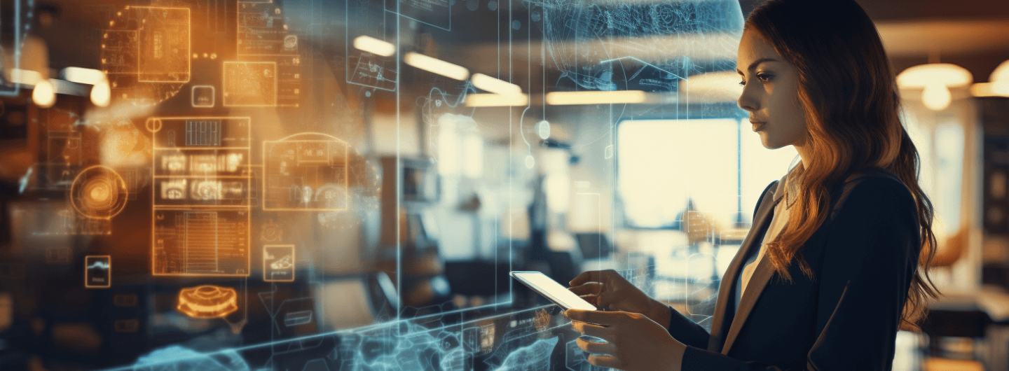 Projektmanagerin arbeitet im Büro mit digitalen Daten auf einer Projektionnswand